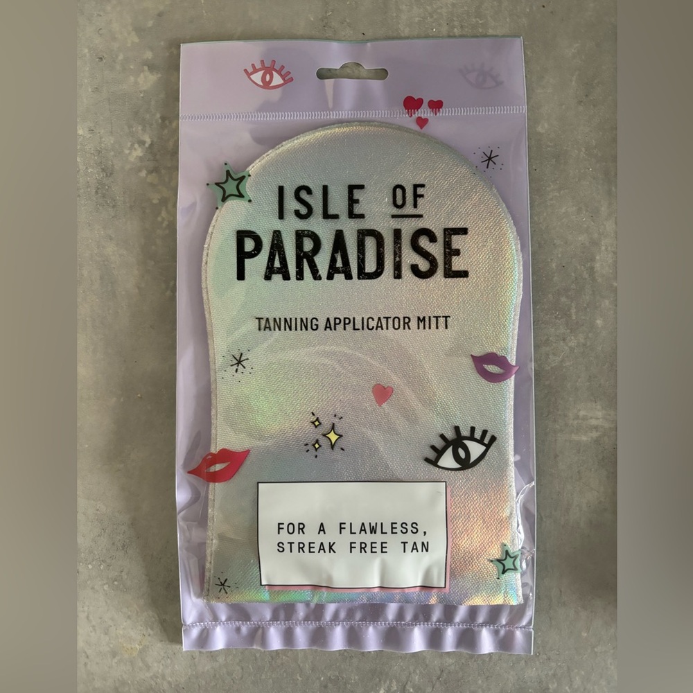 Brand new in packaging - Isle of Paradise self-tanning mitt